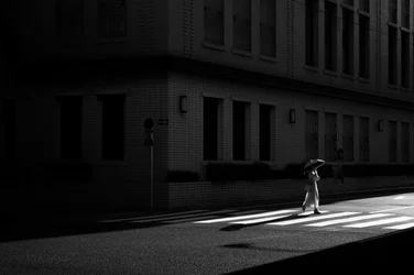 Durchquerung städtischer Schatten