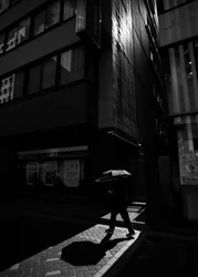 Städtisches Licht und Schatten