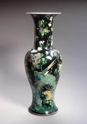 Große Famille Noire Yen Yen Vase, Kangxi-Periode (1662-1722)