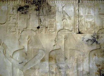 ABYDOS: Tempel von Seti I, die Göttinnen begleiten den Pharao