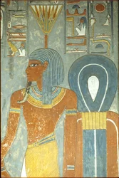Altes Ägypten, Malerei, Grab von Horemheb, Theben 18. Dynastie, Gott Nefertum und Knoten der Isis, Nefertum oder Nefertem mit einem Wasserlilien- oder Lotus-Kopfschmuck (Foto)