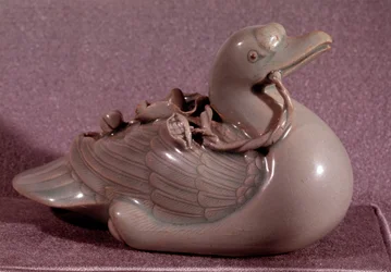 Koreanische Kunst: Gießgefäß in Form einer Ente. Koryo-Periode, spätes 12. Jahrhundert. Hyung Pil Chun Sammlung