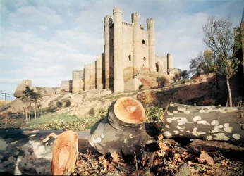 Das Castillo de Coyanza, erbaut im 14.-15. Jahrhundert von den Grafen von Valencia