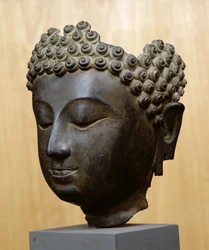 Kopf eines Buddha, der nach unten schaut, Lan Na Kultur