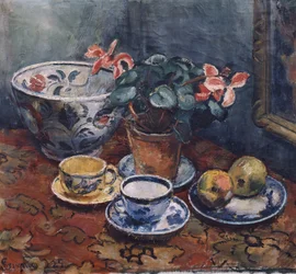 Tasse, Blumen und Früchte