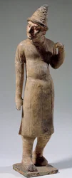 Chinesische Kunst: Sogdian, barbarische Terrakottafigur mit spitzem Hut, die Seide trägt