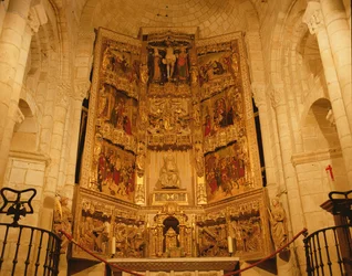 Der Altar in der Stiftskirche