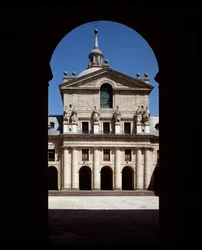 Ansicht der Fassade der Kirche des Königlichen Sitzes