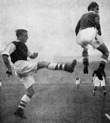 Aktion aus einem Arsenal gegen Chelsea Fußballspiel, ca. 1936-ca. 1944