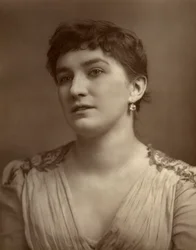Nelly Bromley, britische Schauspielerin und Sängerin, 1882