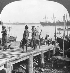 Landungssteg am Irawaddy-Fluss, Rangun, Birma, 1908