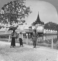 Haupteingang zu Fort Dufferin und dem Königspalast, Mandalay, Burma, 1908