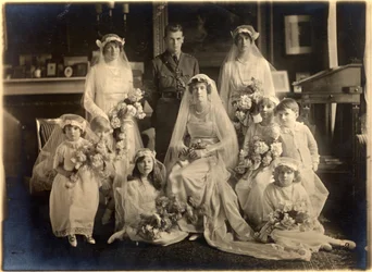 Gruppenhochzeitsfoto von Lady Blanche Cavendish und Colonel Ivan Murray, Guards Chapel, Lansdowne House, 21. April 1919