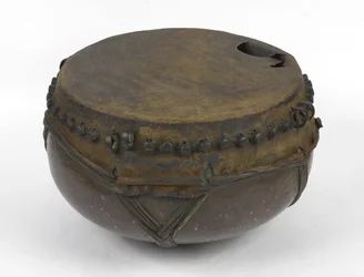 Sudanesische Kesseltrommel, ca. 1898