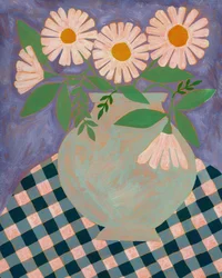 Gänseblümchen in lila Vase