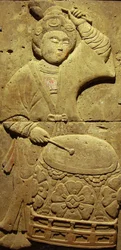 Terrakotta-Stele mit Musiker, Tang-Dynastie (618-907), entdeckt in der Provinz Shaanxi, Stelenwald-Museum in Xian. Fotografie, Leonard de Selva, China, 2006.