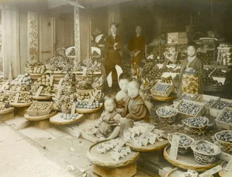 Ein Obstladen in Japan, um 1900 - 1915
