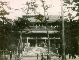Chion-in-Buddhistentempel-Tor, Higashiyama-Bezirk, Kyoto, um 1900 - 1915