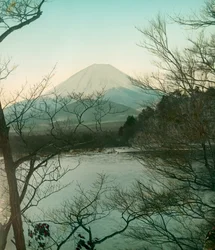 Blick auf den Berg Fuji vom Shoji-See, um 1900 - 1915