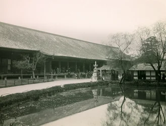 Blick auf den Sanjusangen-do-Buddhistischen Tempel, Kyoto, um 1900 - 1915