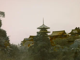 Blick auf den Kiyomizu-Dera-Tempel, Kyoto, um 1900 - 1915