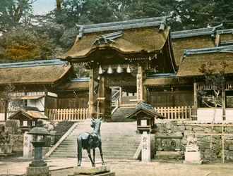 Blick auf den Shinto-Tempel Suwa-Jinja (Osawa) in Nagasaki, um 1900 - 1915