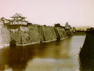 Ansicht des Schlosses und Grabens in Osaka, um 1900 - 1915