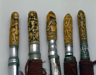 Ornamentale Messer- und Schwertgriffe, Nordthailand