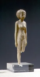 Statuette einer nackten Frau, Dritte