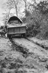 Pflügen durch Schlamm, Bulawayo nach Dett, Südrhodesien