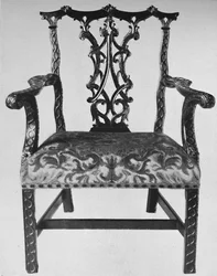 Chinesischer Chippendale Armstuhl mit Sitz in zeitgenössischer Stickerei, Mitte 18. Jahrhundert, 1928