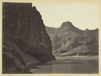 Black Cañon, Colorado River, Blick flussabwärts nahe Lager 7. Erkundungen in Nevada und Arizona, Expedition von 1871. Leutnant Geo. M. Wheeler, Kommandeur.