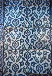 Tafel mit osmanischen Fliesen (Keramik)