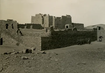 Kloster St. Simeon, von Südosten gesehen, Assuan, Ägypten, Fotografie von Ugo Monneret de Villard