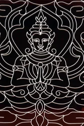 Wat Ong Teu buddhistischer Tempel. Eine Göttin schmückt ein Fenster