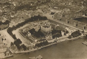 Eine Ansicht seiner Festung, die Wilhelm der Eroberer sich nicht vorgestellt hat: Der Turm aus der Luft, ca. 1935