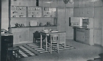 Eine Küche eingerichtet und ausgestattet von Heal & Son, Ltd. aus London, 1942