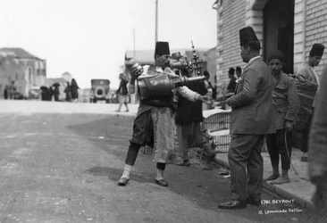 Ein Limonadenverkäufer, Beirut, Libanon, um 1920er-1930er Jahre