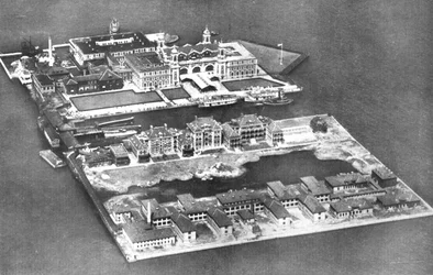 Luftaufnahme der Einwanderungsstation Ellis Island, New York, USA