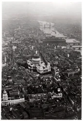 Luftaufnahme der St. Pauls Kathedrale, London, von einem Zeppelin, 1931