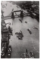 Luftaufnahme der Tower Bridge, London, von einem Zeppelin, 1931-1933