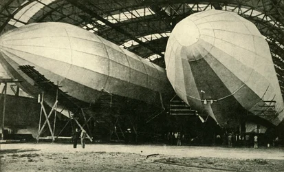 Luftschiffe im Hangar, Erster Weltkrieg, 1914