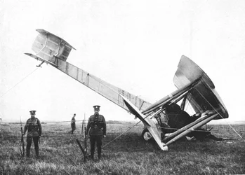 Das Flugzeug von Alcock und Brown nach dem ersten Nonstop-Transatlantikflug, 1919