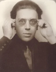 André Breton mit Brille