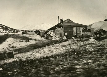 Eine andere Ansicht der Hütte im Sommer, um 1908, 1909