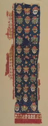 Rand von Köpfen und Palmetten von einem großen Wandbehang