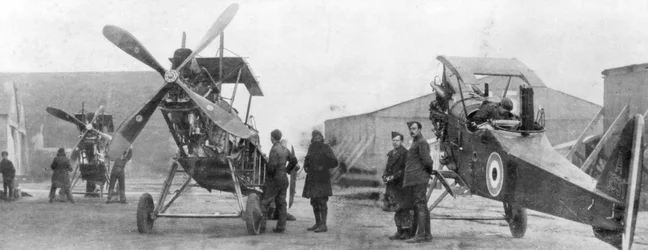 Britische Royal Flying Corps Flugzeuge in Reparatur, ca. 1916