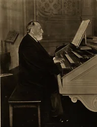 Camille Saint-Saëns 1835-1921 an der Orgel, 1913