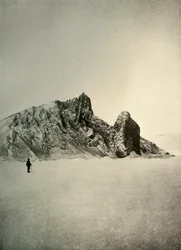 Kap Barne. Die Säule im rechten Vordergrund ist vulkanisch, um 1908, 1909
