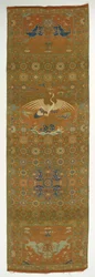 Stuhlabdeckung mit einem Kranich, Löwen, Drachen, glückverheißenden Symbolen und Blumen...